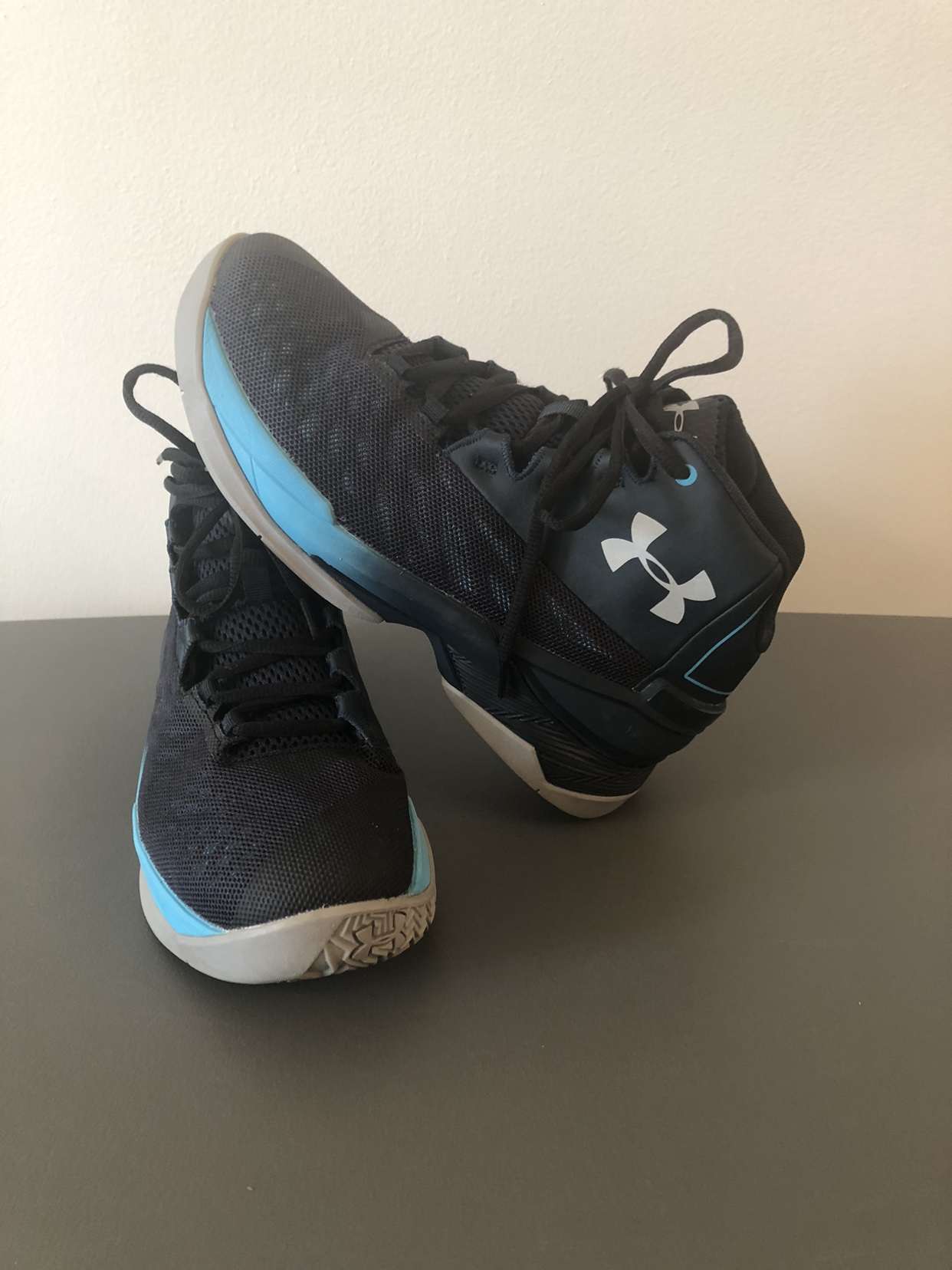 Under Armour shoes sz7Y thumbnail