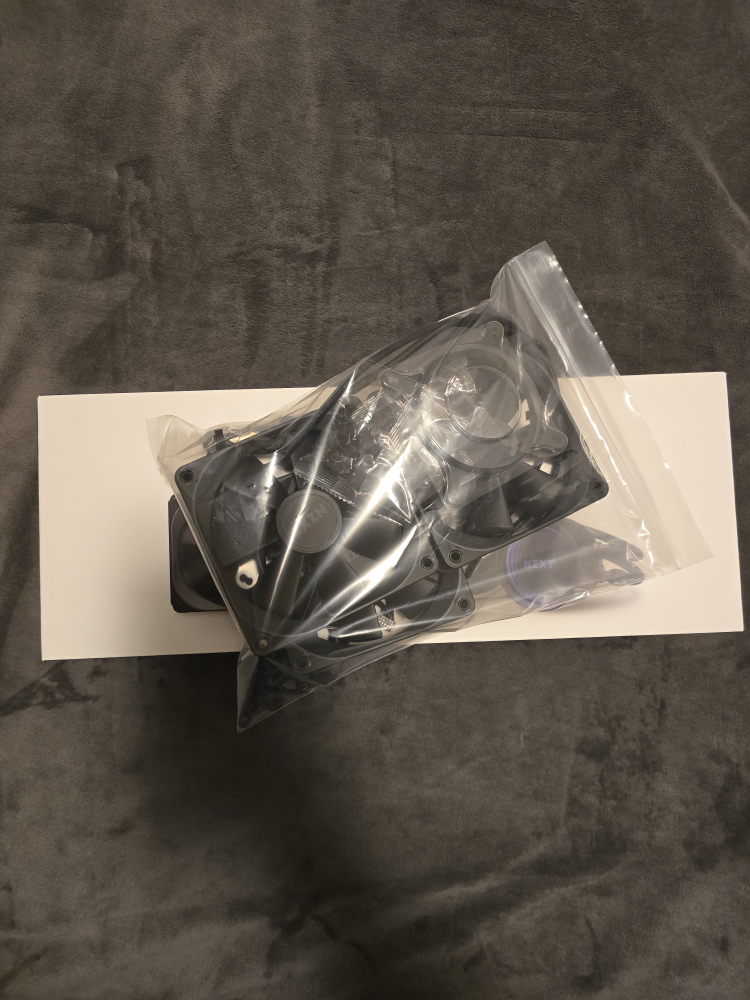 NZXT Kraken X73 CPU Cooler (Accessories & Fans Only) image indicator(2)