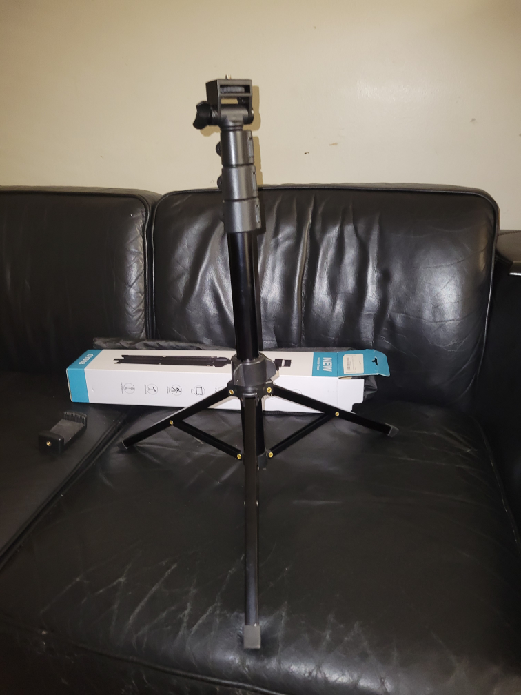 Portable Tripo 30" to 35" high / with remote control thumbnail