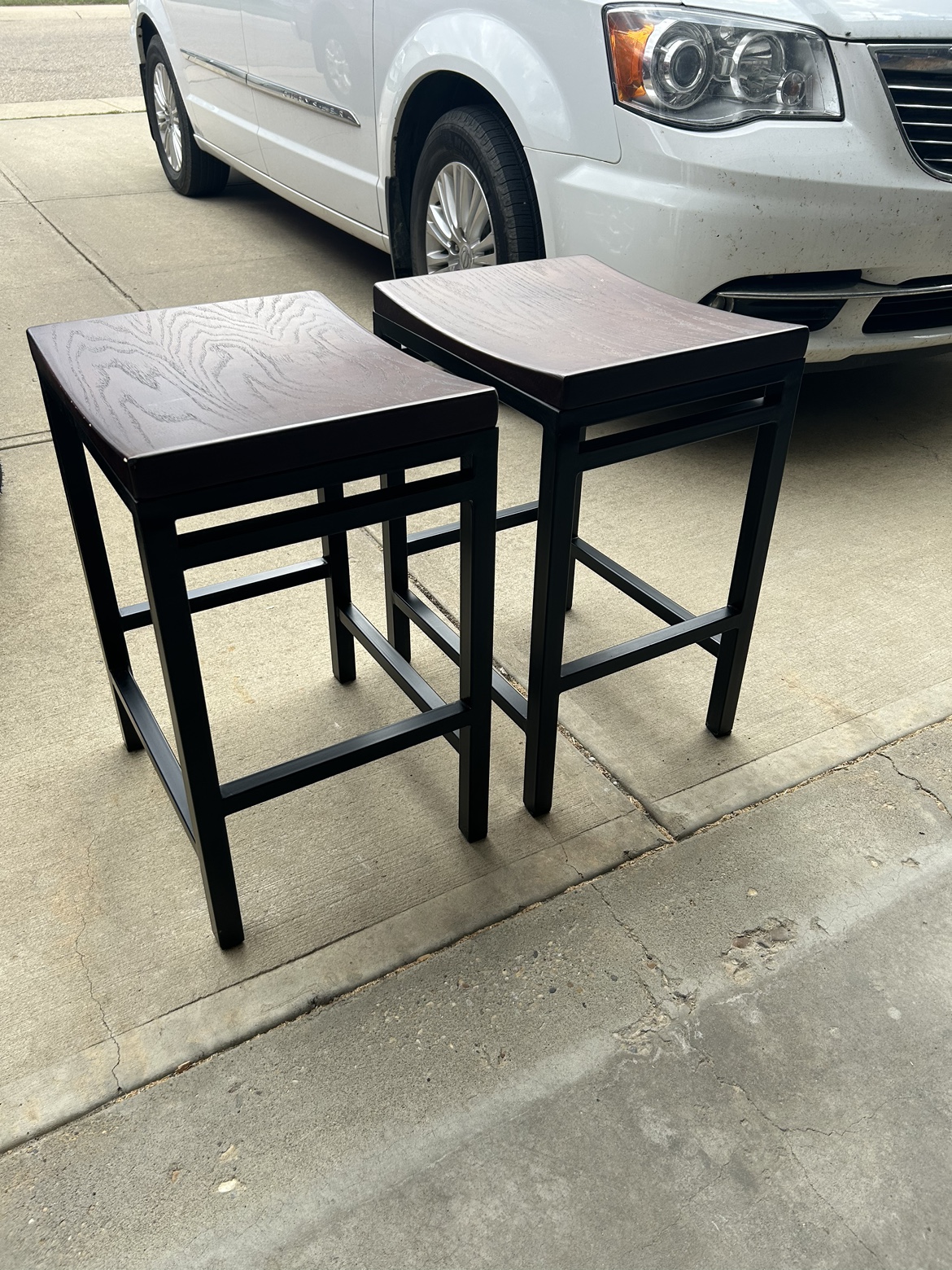 2 comfy metal stools! - photo 3