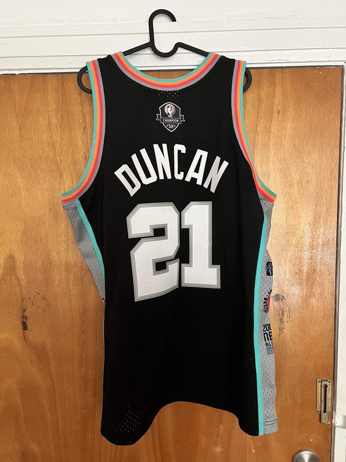 Tim Duncan Mitchelle & Ness Hardwood Classic Swingman Jersey - photo 2