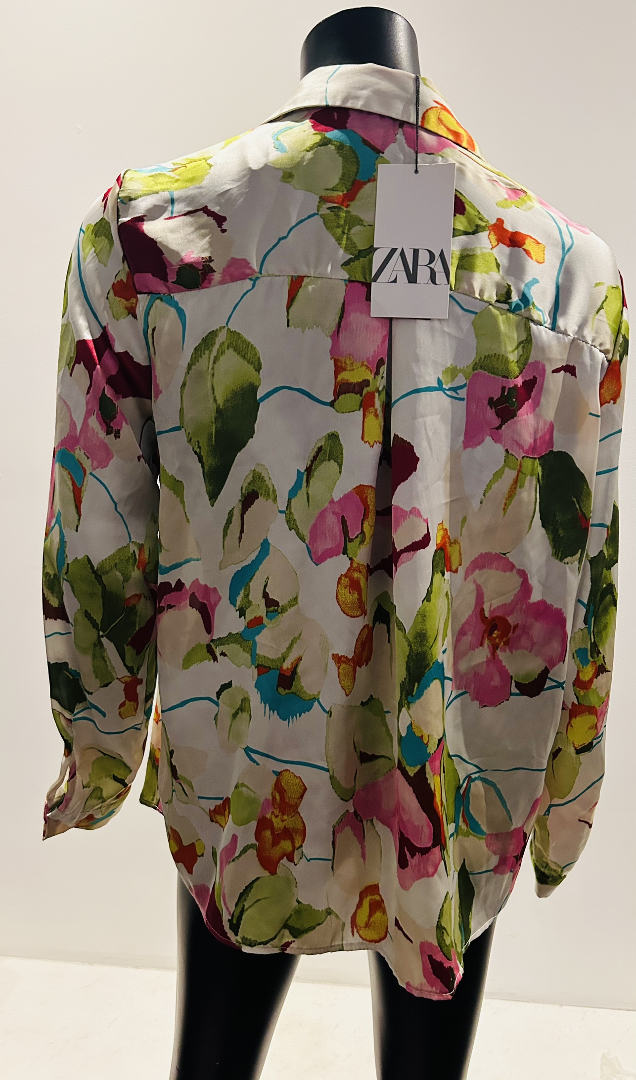 New with tags silky gorgeous floral Zara top image indicator(6)