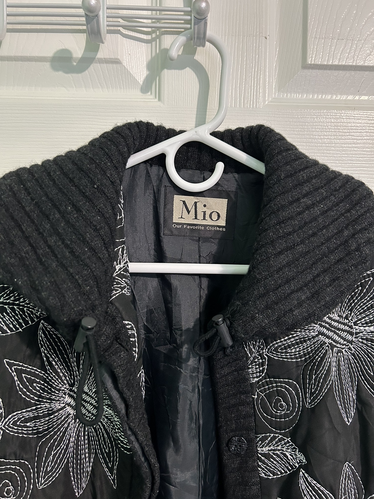 Mio Black Floral Jacket image indicator(2)