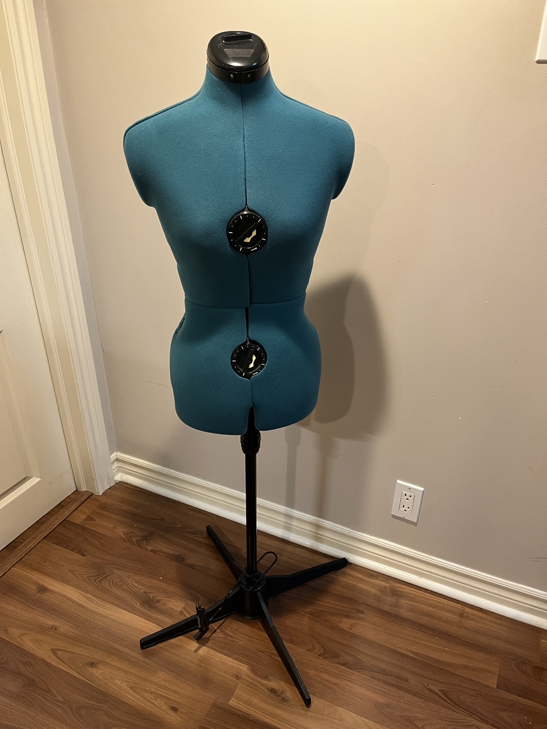 Adjustable Sewing Mannequin thumbnail