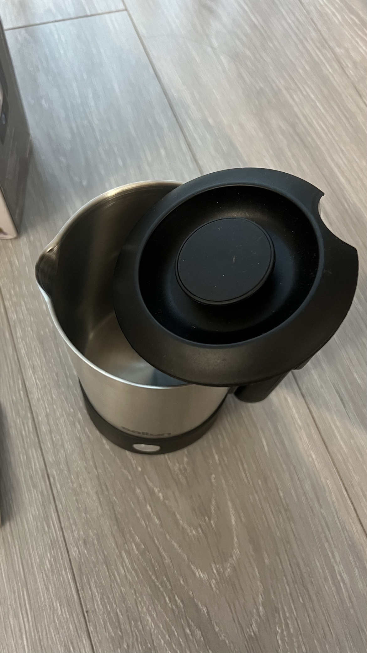 Salton Compact Electric Kettle image indicator(2)