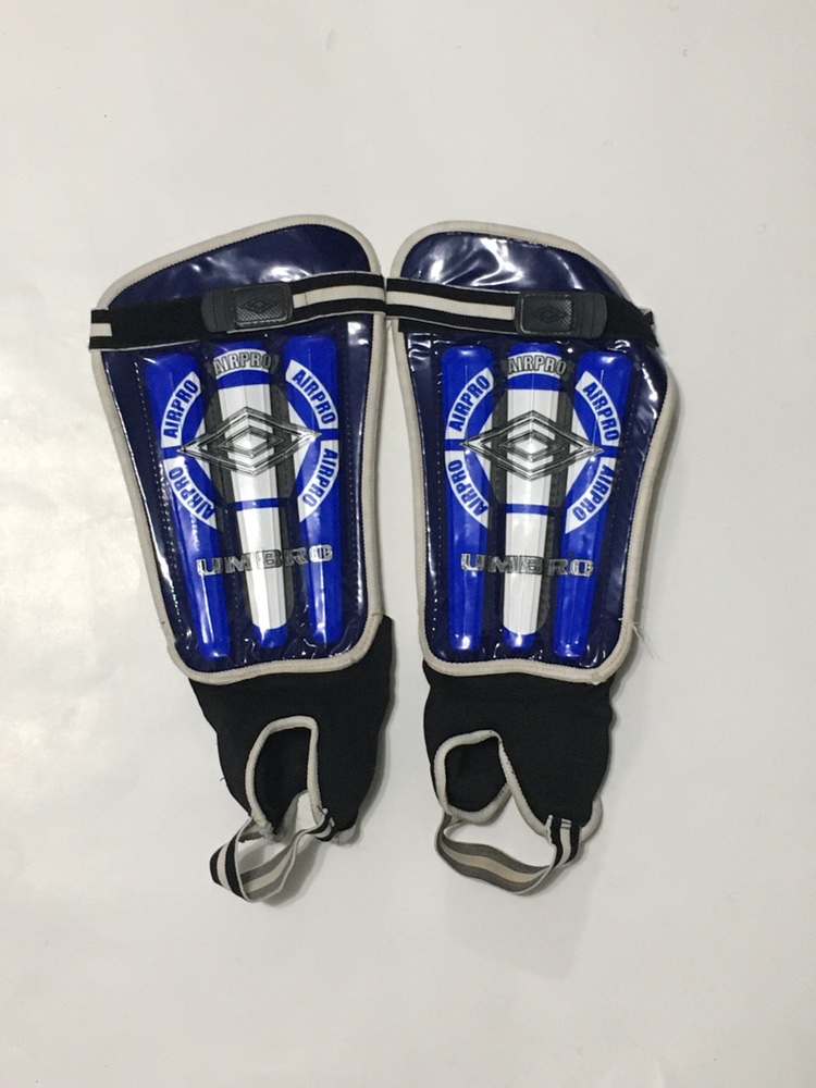 LIGHTWEIGHT UMBRO "AIRPRO" ADULT SHIN GUARDS thumbnail