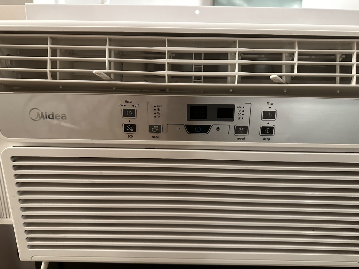 Midea window A/C Unit - photo 2