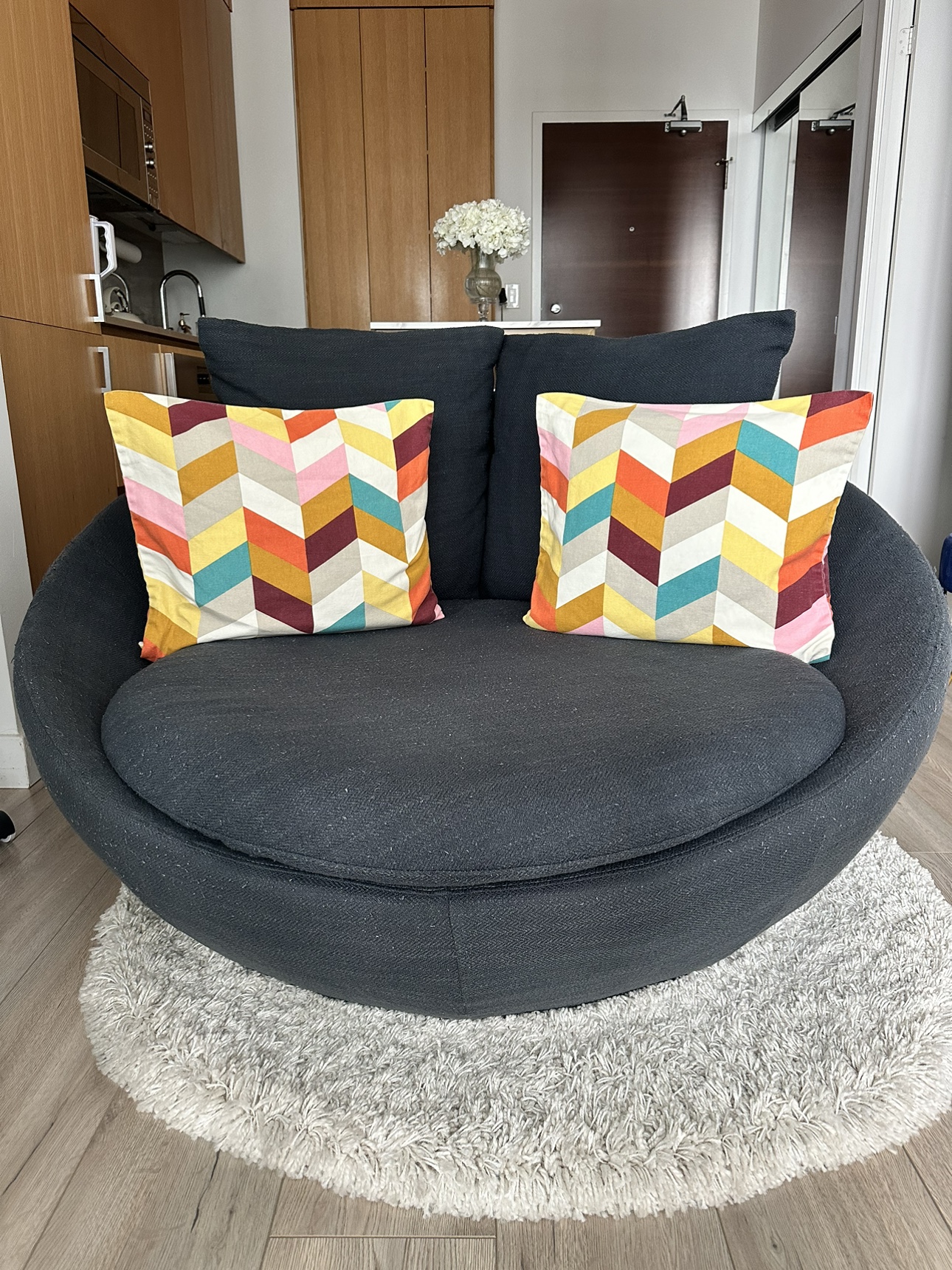 Structube Loveseat Round Shaped thumbnail