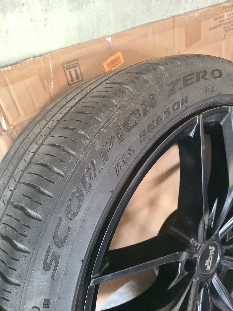 Niche M203 20" wheels ( range rover ) image indicator(2)