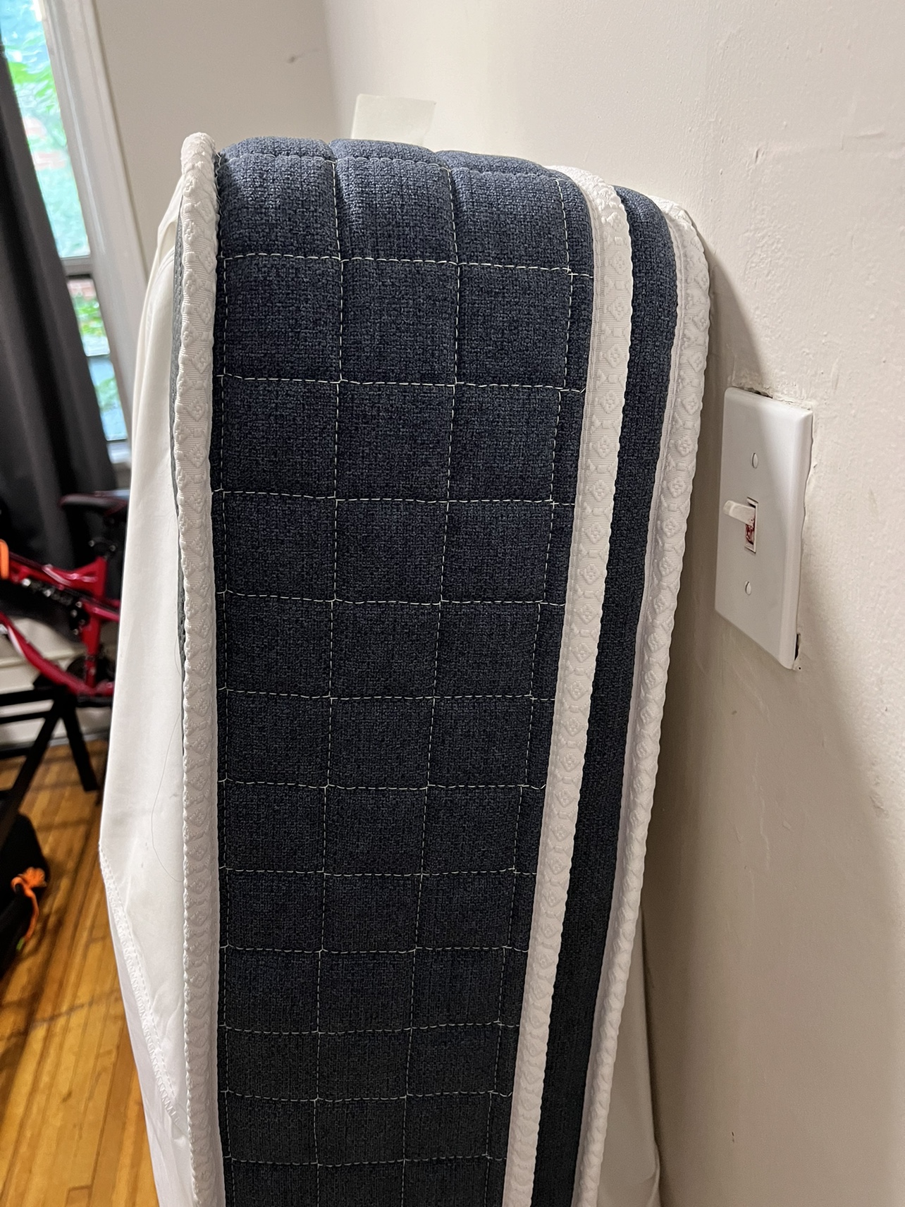 Queen Mattress 10 inch - photo 2