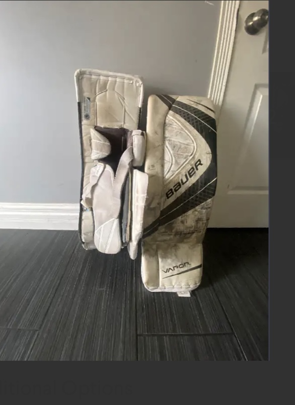 Large Intermediate Goalie Pads 32’ image indicator(3)