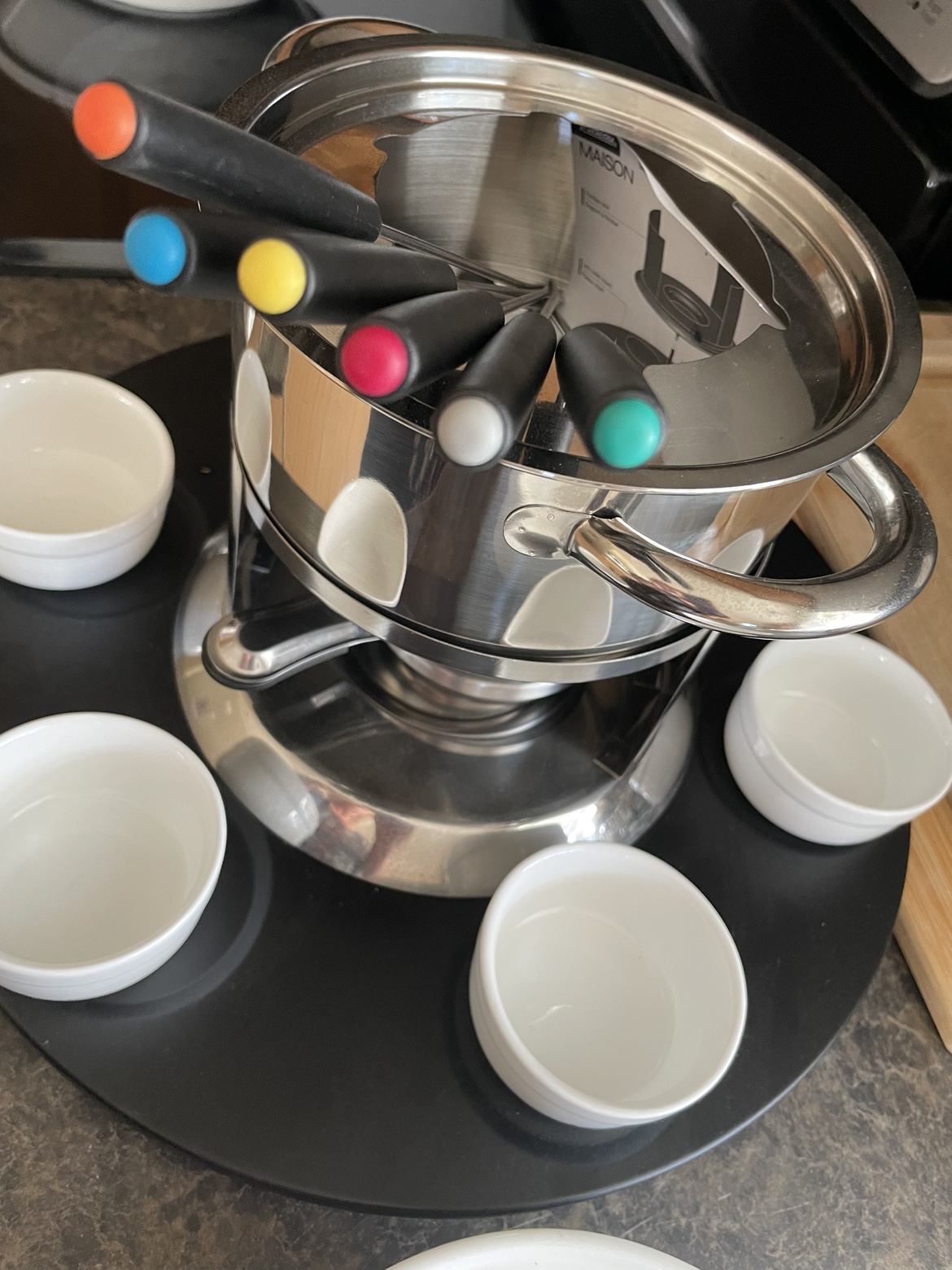Fondue pot with accessories