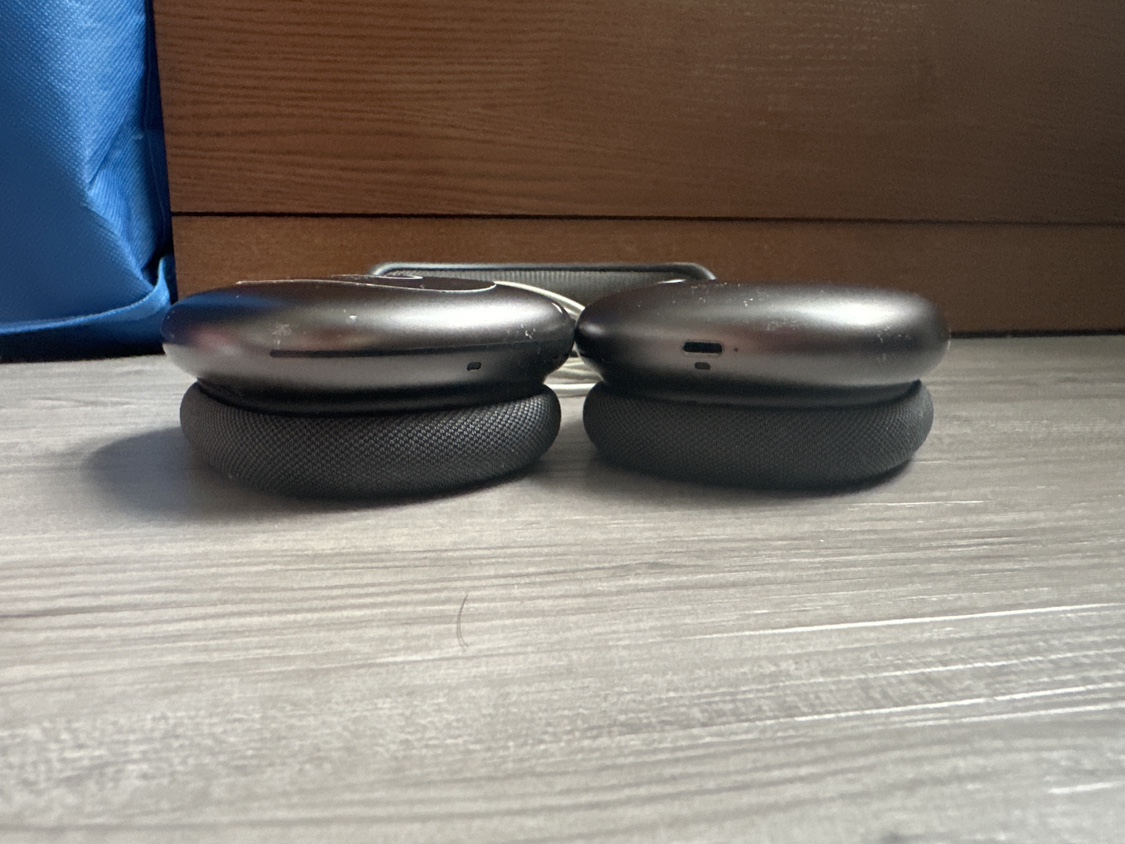 Black AirPods Pro max - photo 3