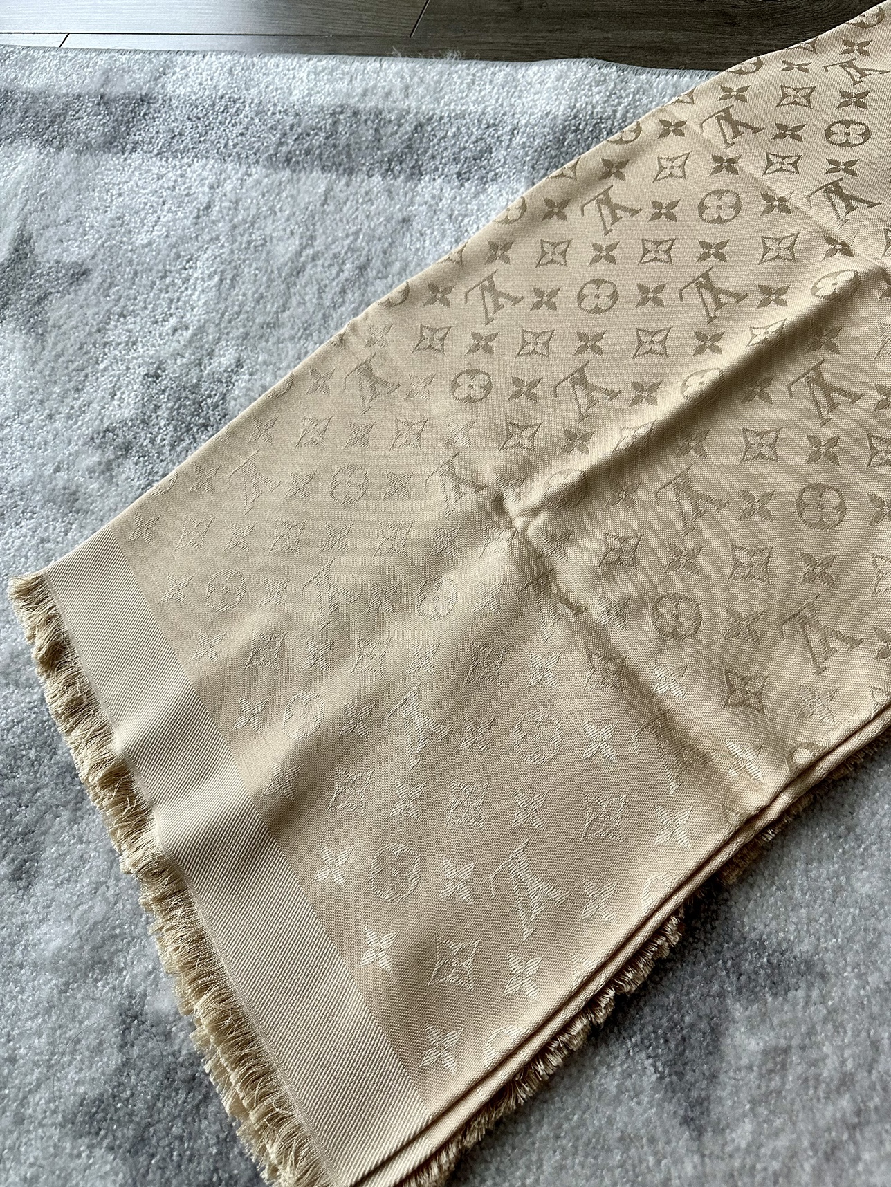Louis Vuitton LV Monogram Shawl image indicator(2)