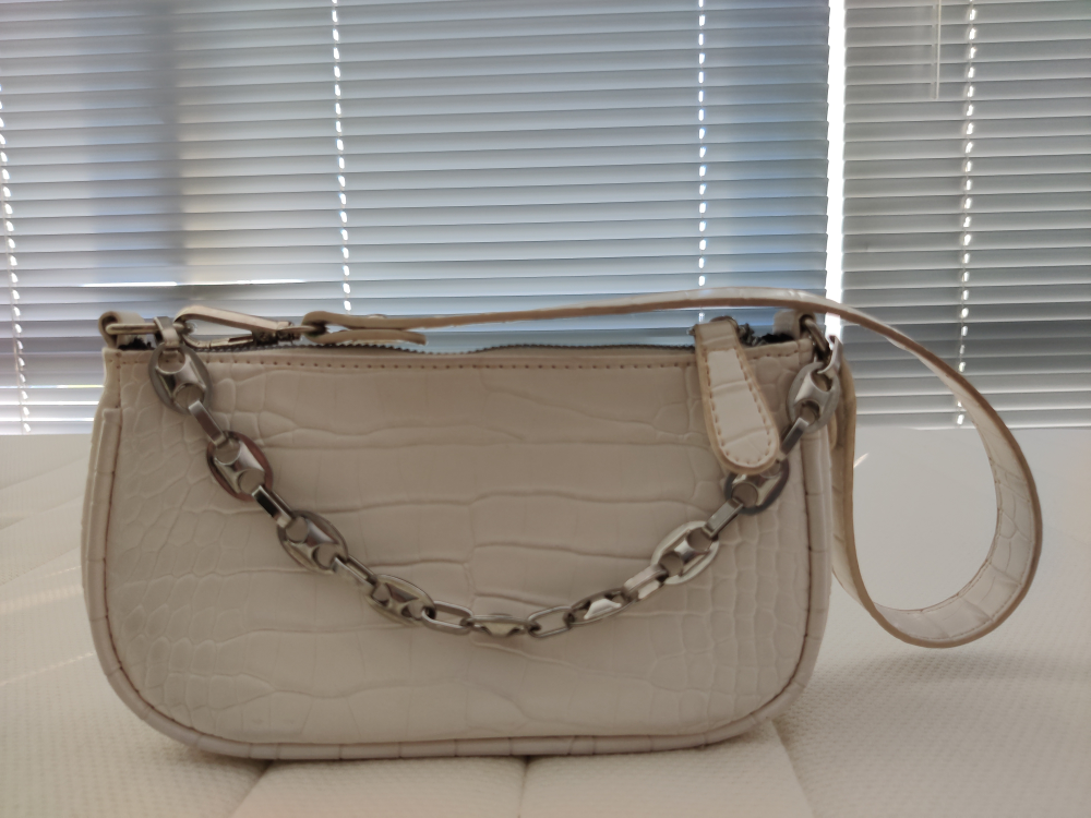 White Crocodile Embossed Chain Bag image indicator(2)