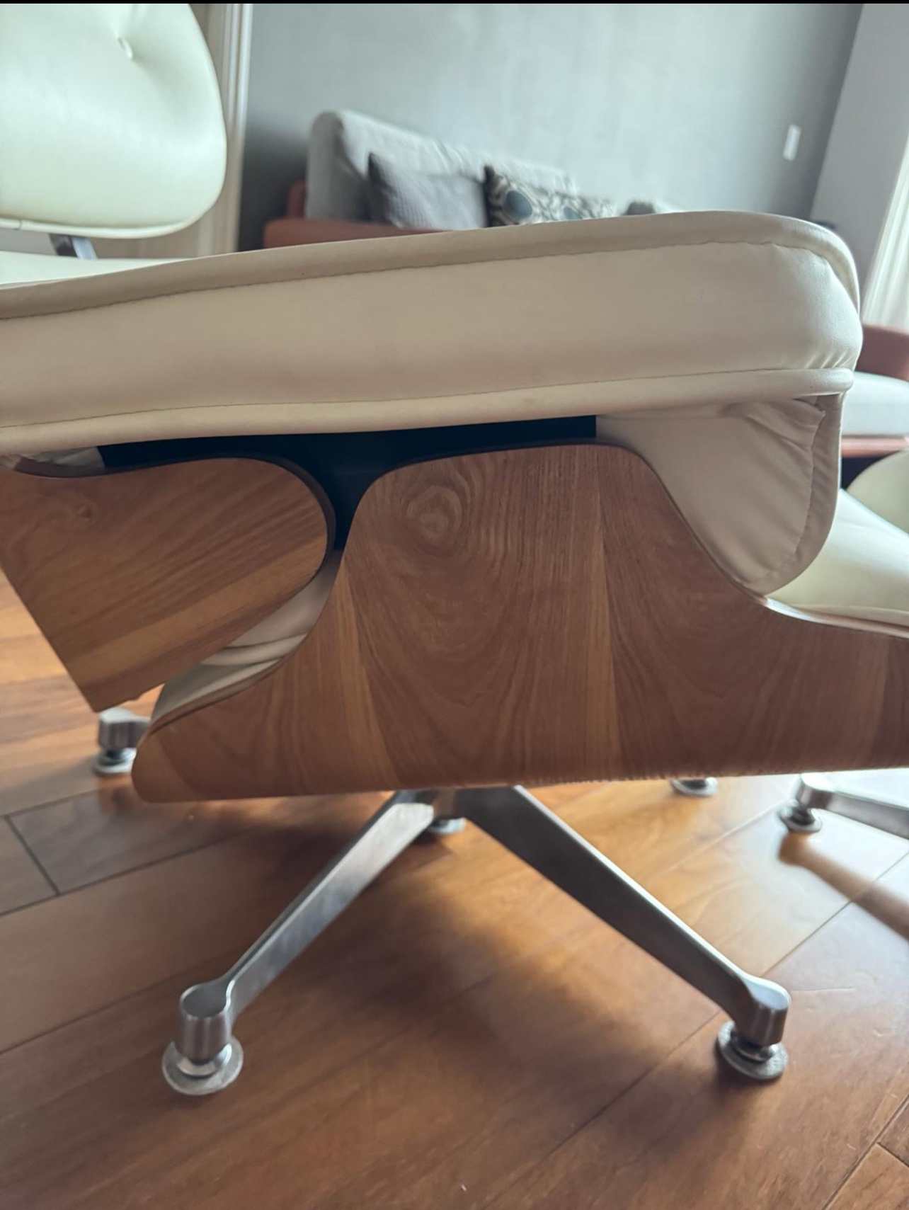 LARS Leather Lounge Chair - photo 3