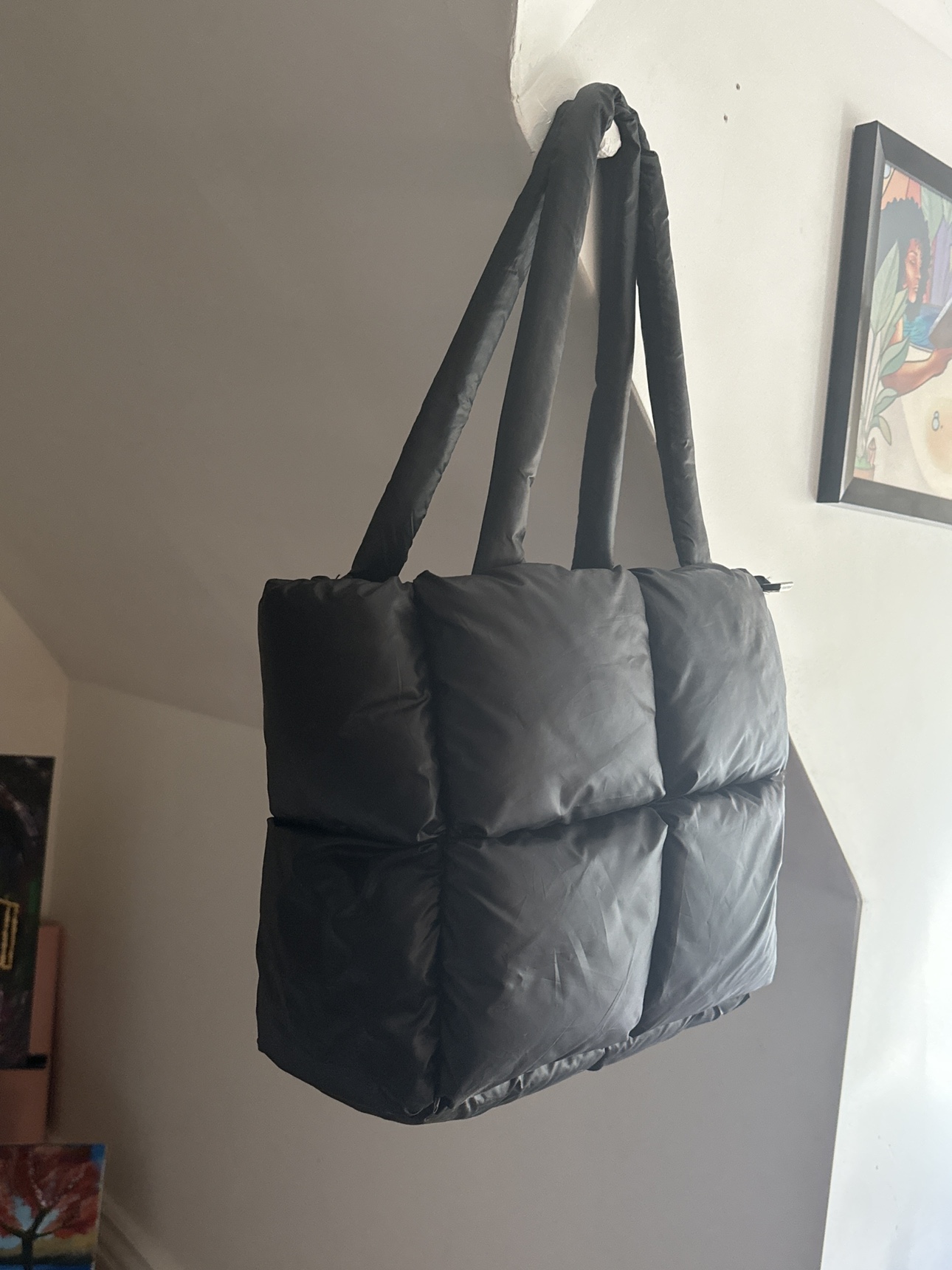 Black puffer spacious bag image indicator(2)