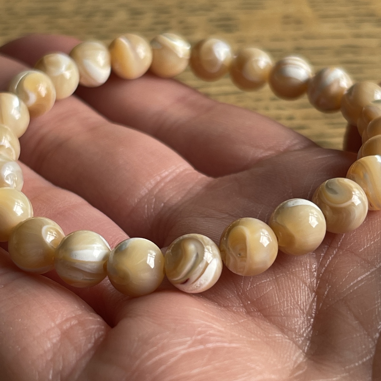 Elegant Mother of pearl "Trochus" Shell bracelet thumbnail