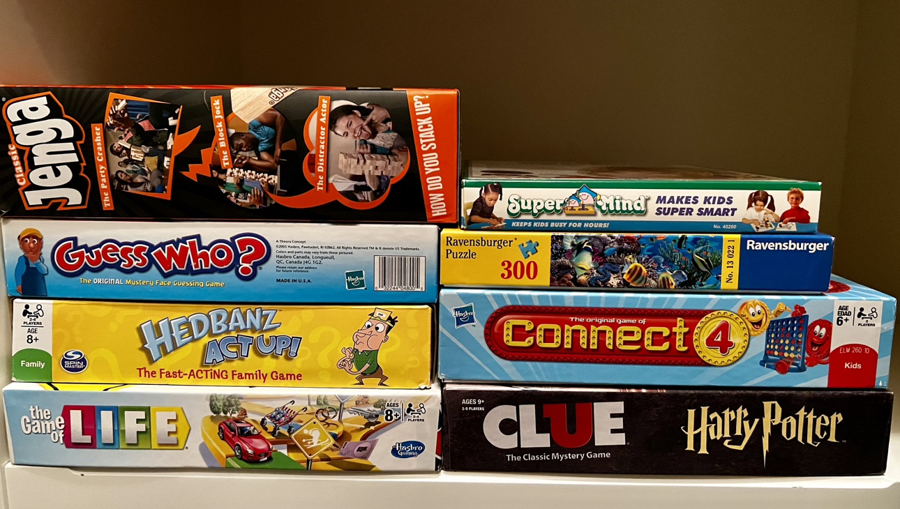 8 Games and 2 Kites- Perfect condition!