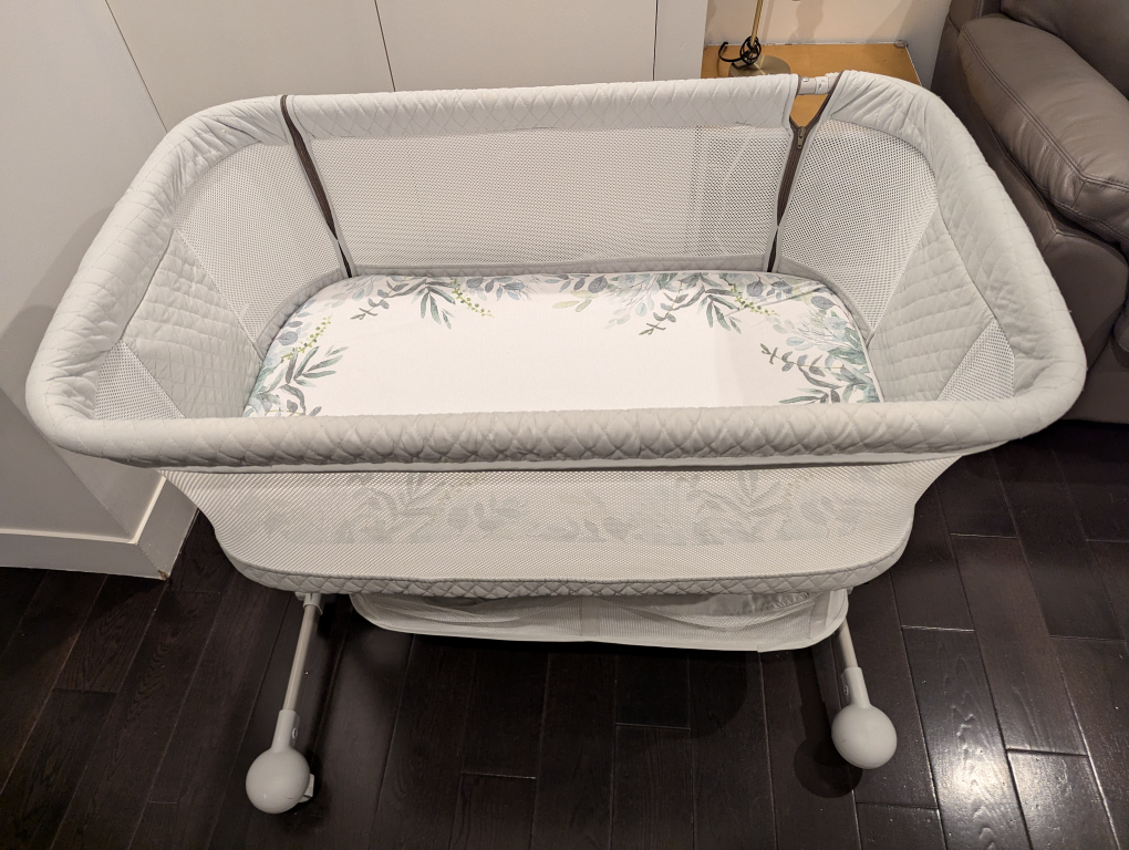 Fantastic Rolling Infant Crib - Good Condition - photo 3