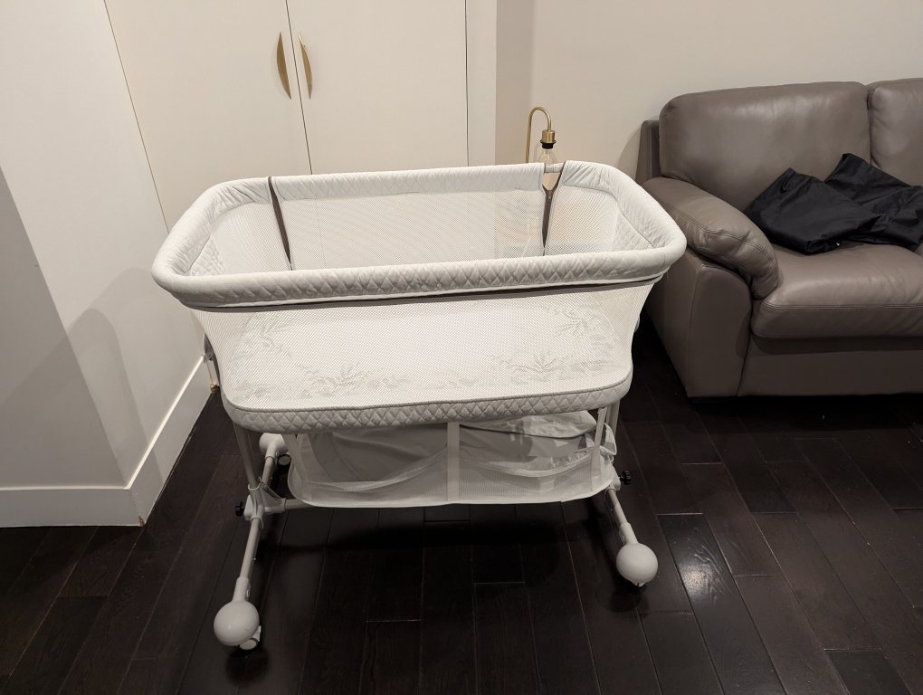 Fantastic Rolling Infant Crib - Good Condition - photo 4