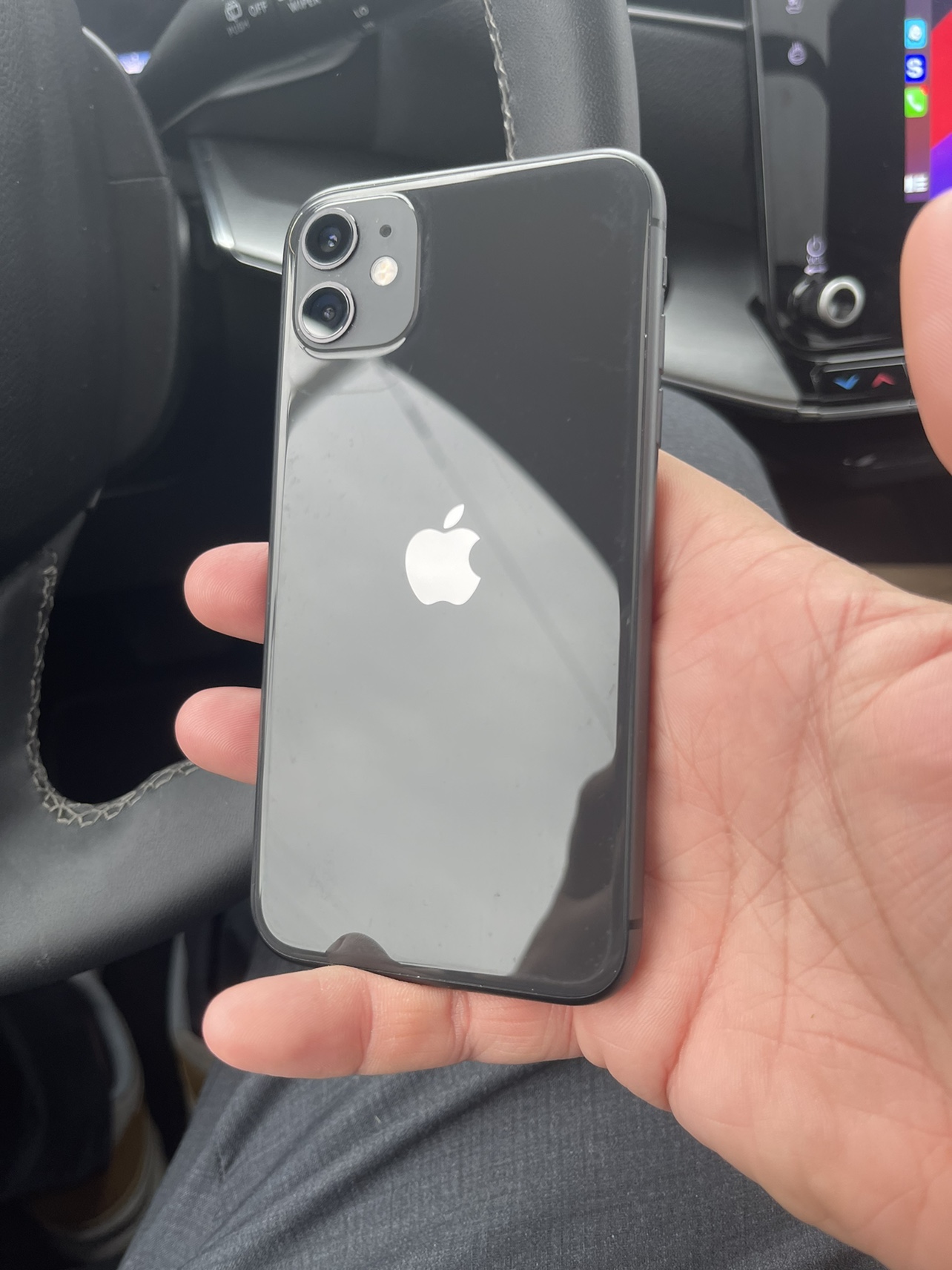 iPhone 11 64 GB Mint Condition image indicator(2)