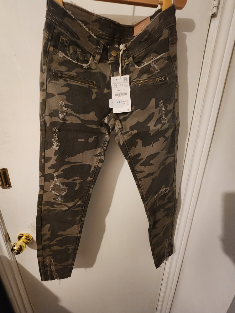 Zara Basic  Ladies Camo Jeans size 36 (4)
