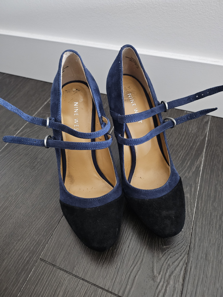 Blue Suede Heels image indicator(2)