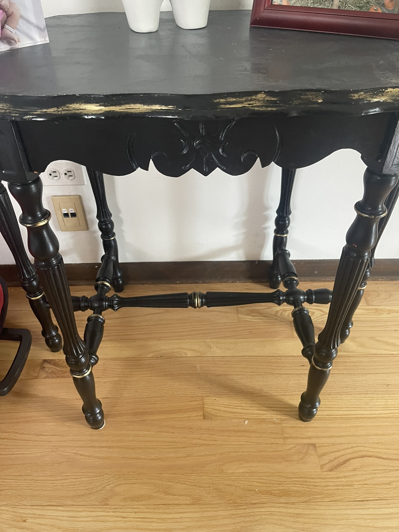 Black side table please check more pictures Description - photo 3