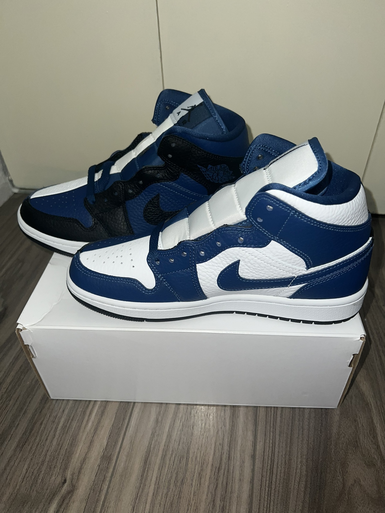 Air Jordan 1 Mid SE (SPLIT) - photo 5