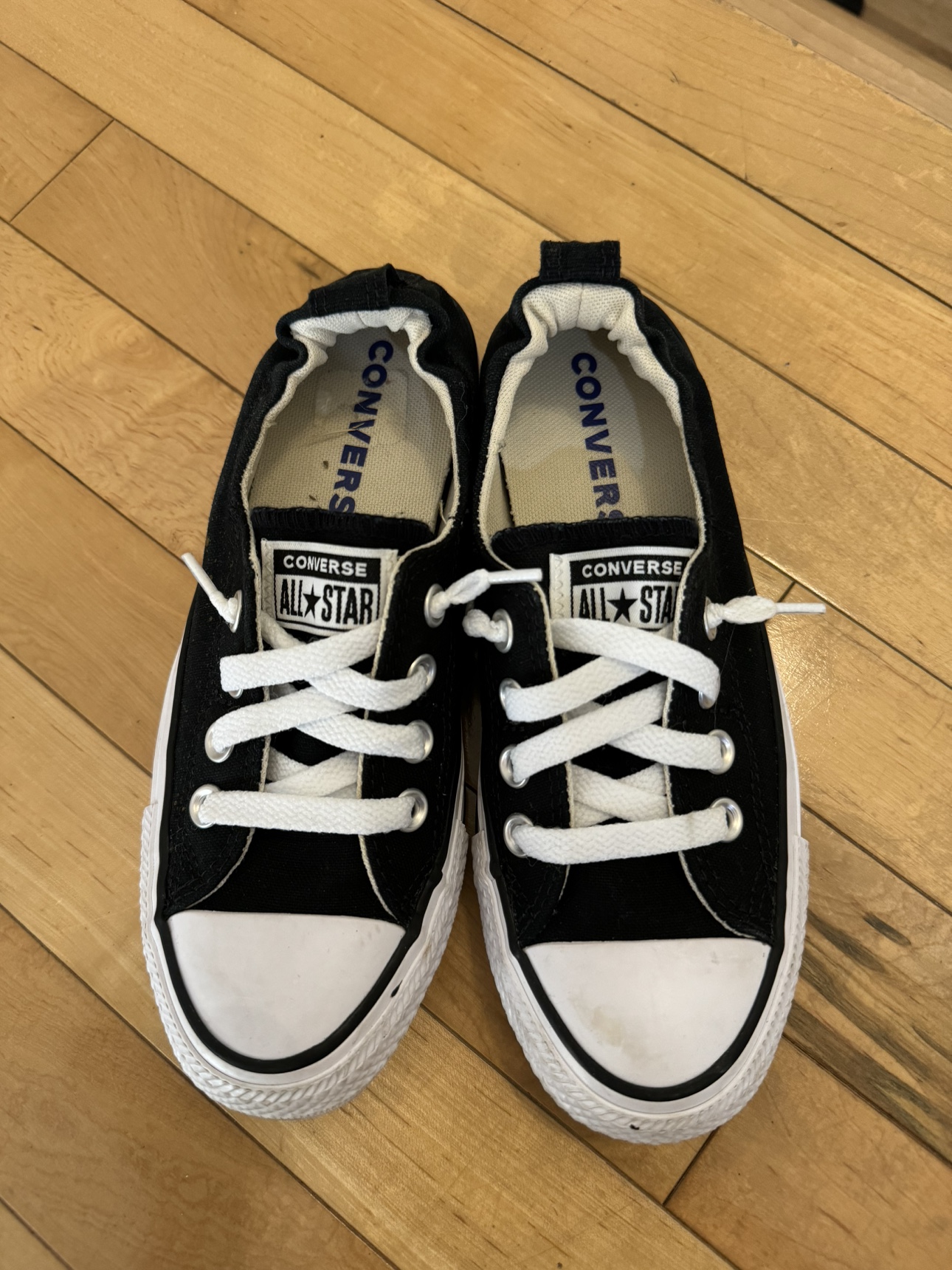 Size 6, fits 5 Women’s converse shoes - photo 2