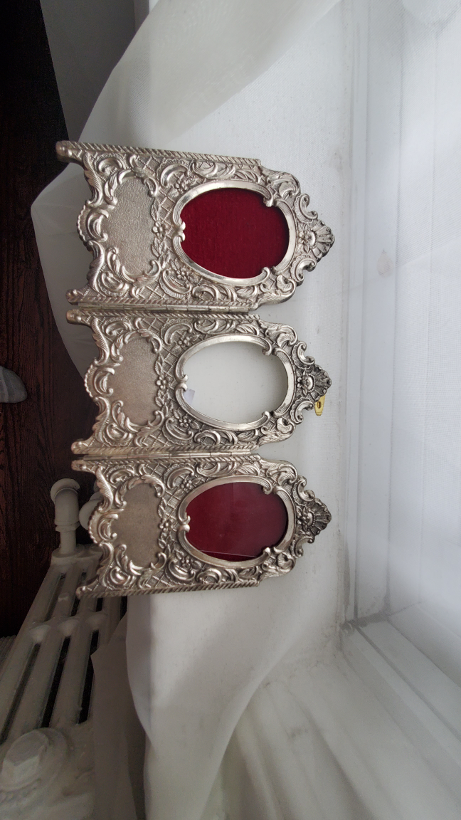 Silver Ornate Folding Picture Frame image indicator(2)