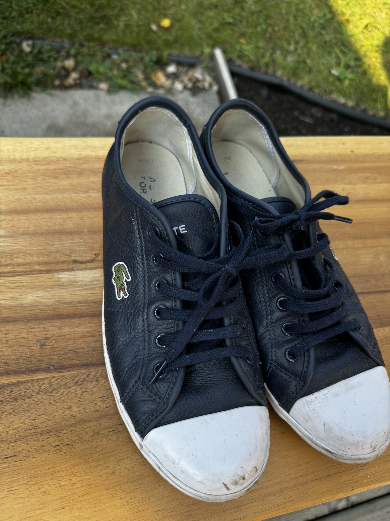 Lacoste Leather Sneakers Women’s 8.5