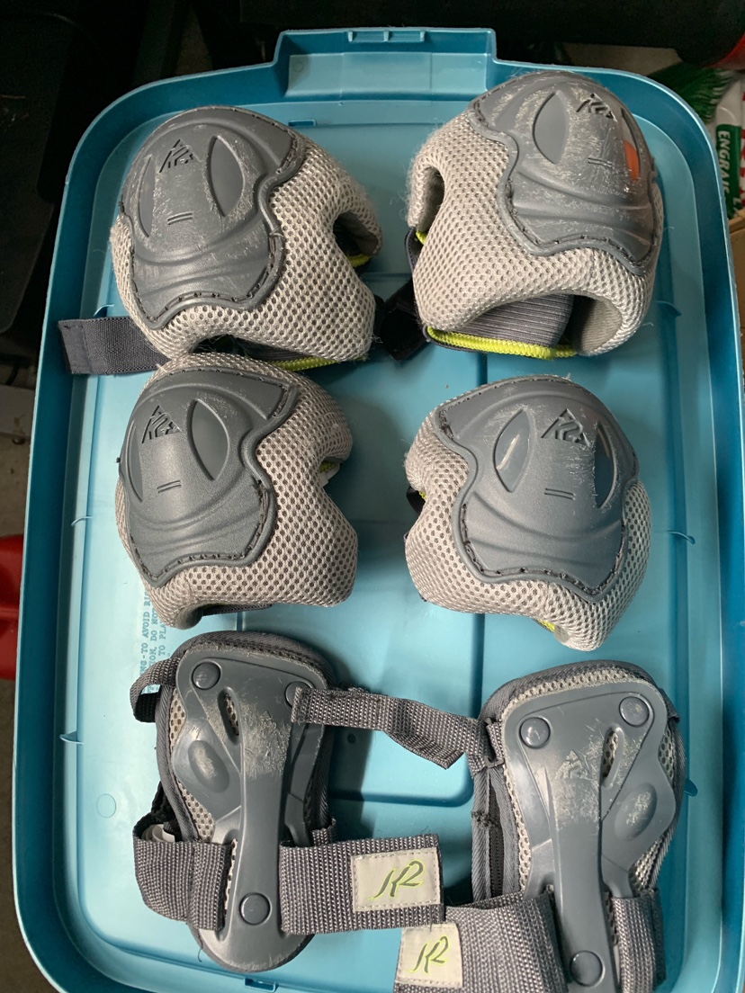 2 sets of wrist, knee, and elbow pads
