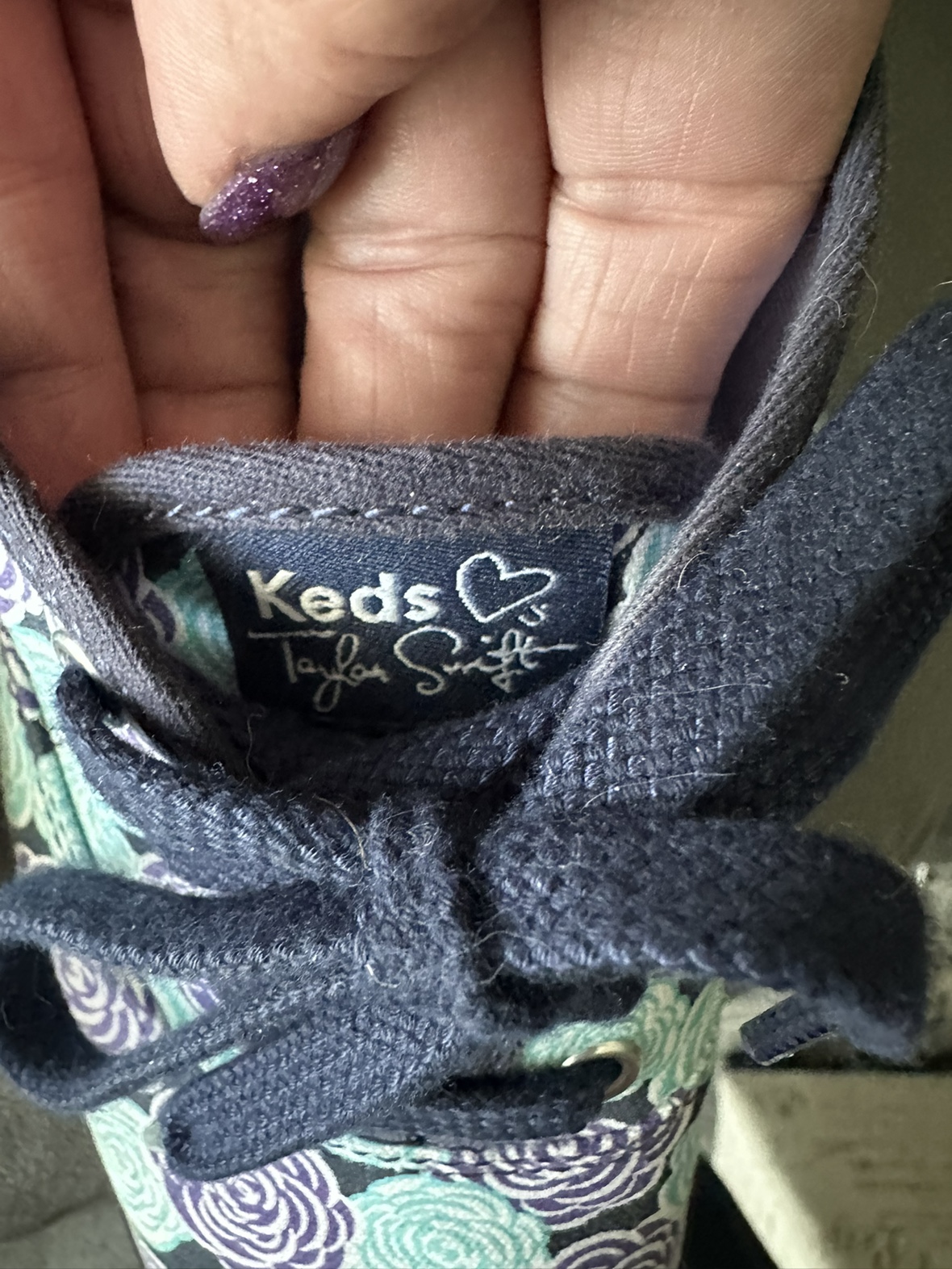 Taylor Swift Endorsed Sneakers image indicator(3)