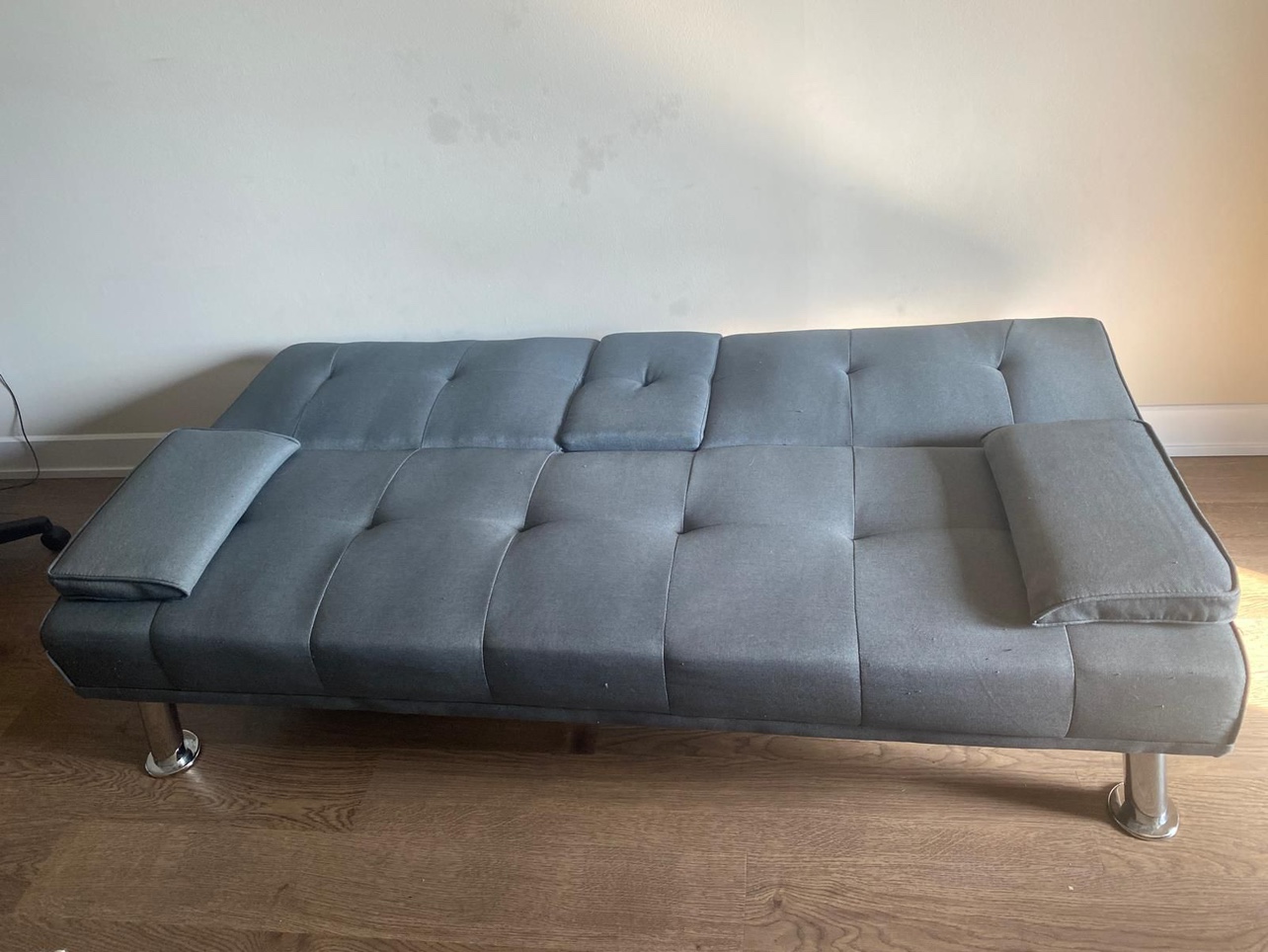 Couch - photo 3