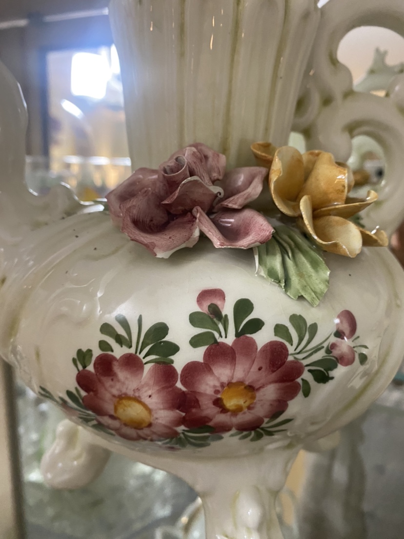 Ornate Porcelain Teapot image indicator(2)