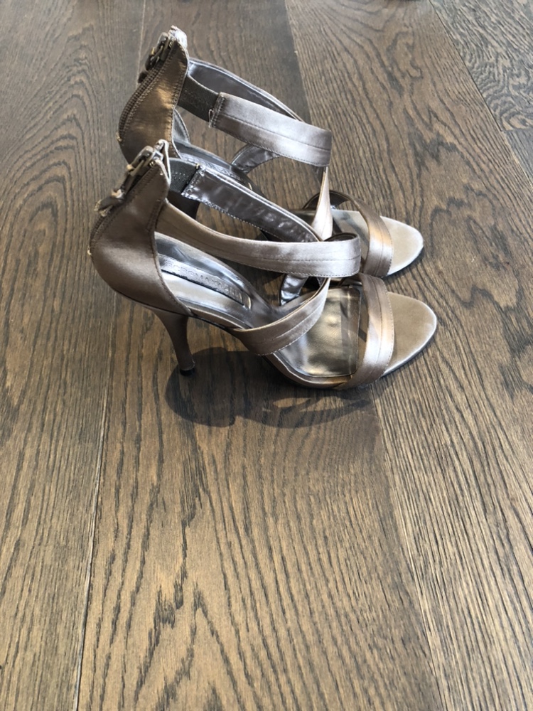 BCBG Pumps image indicator(2)