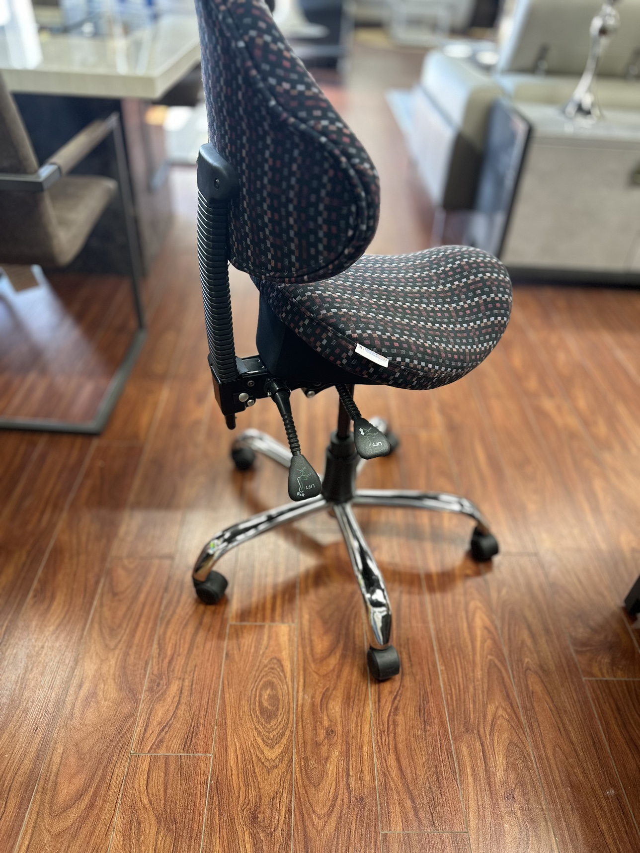 Office adjustable chair - photo 5