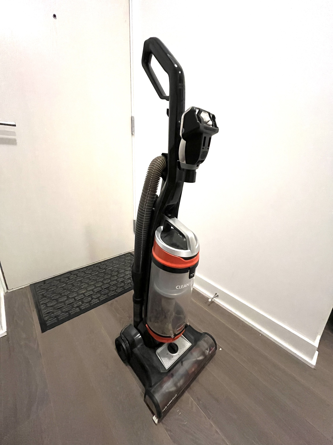 Cleanview Swivel Vacuum - photo 2