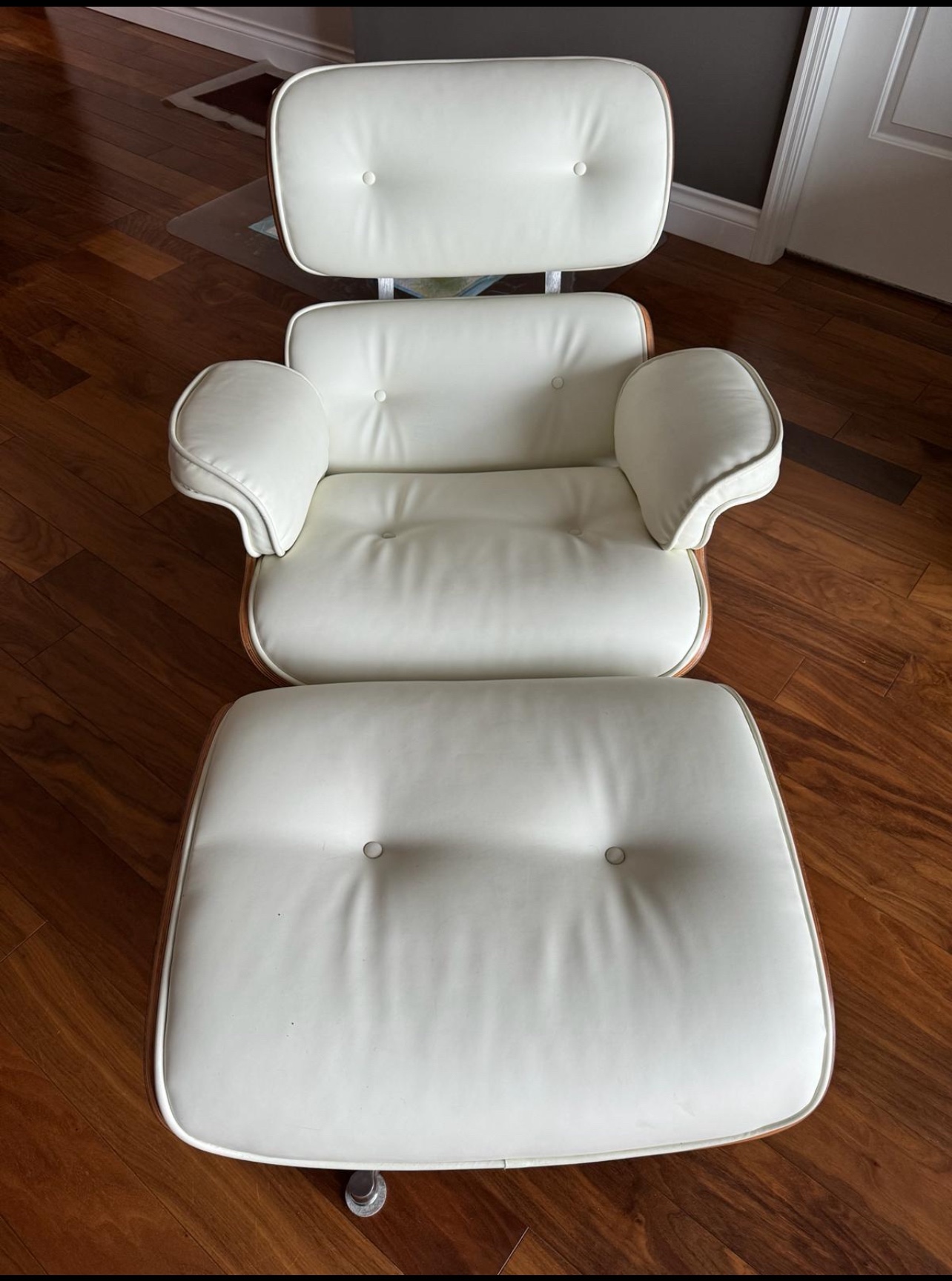 LARS Leather Lounge Chair