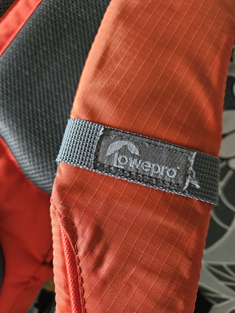 Lowepro Photo Hatchback 16L AW Backpack - Pepper Red image indicator(7)