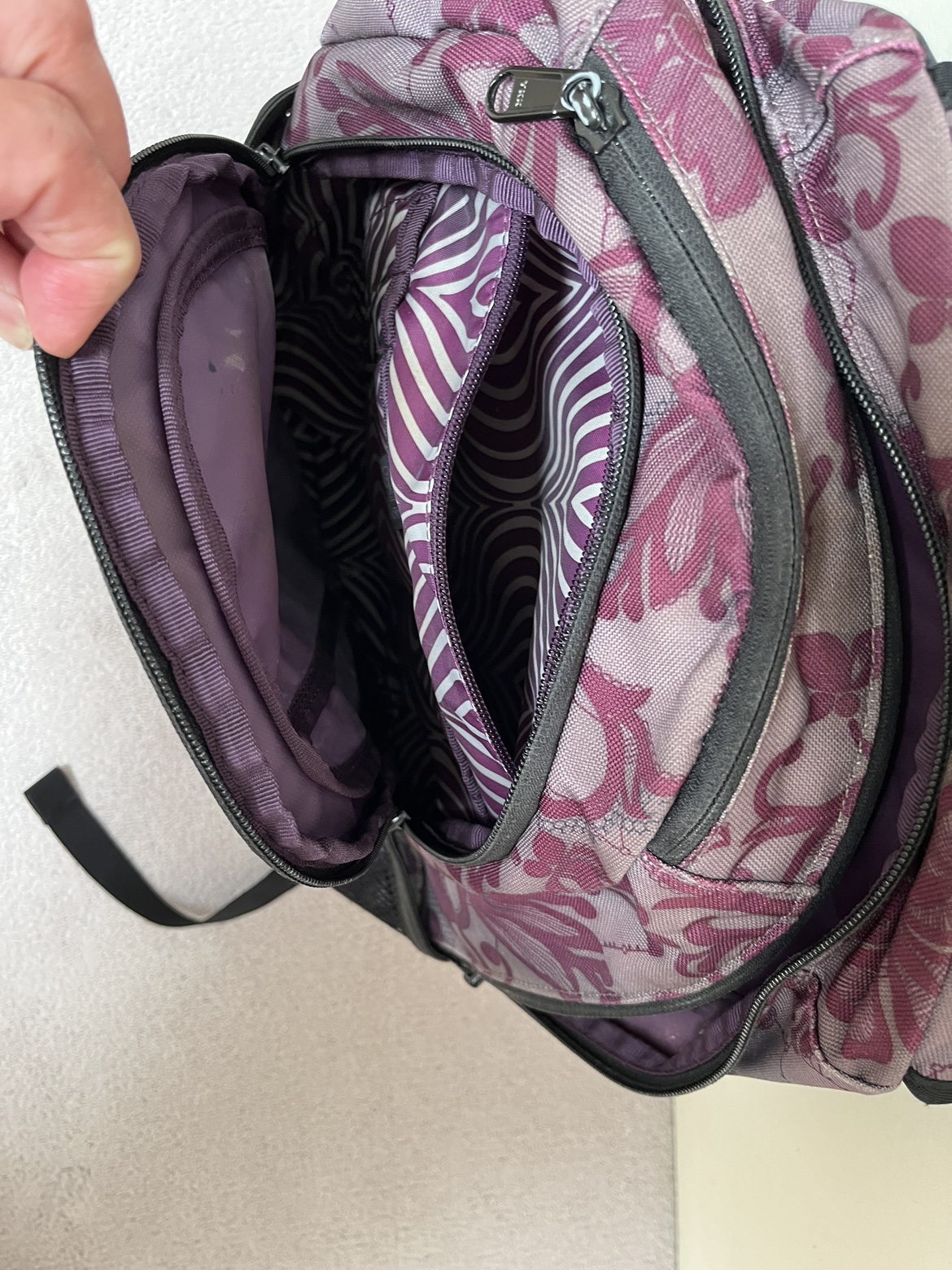 Dakine Backpack image indicator(3)