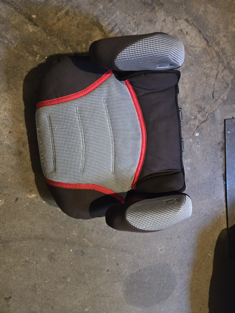 #Freecycle / Car seat booster and gate