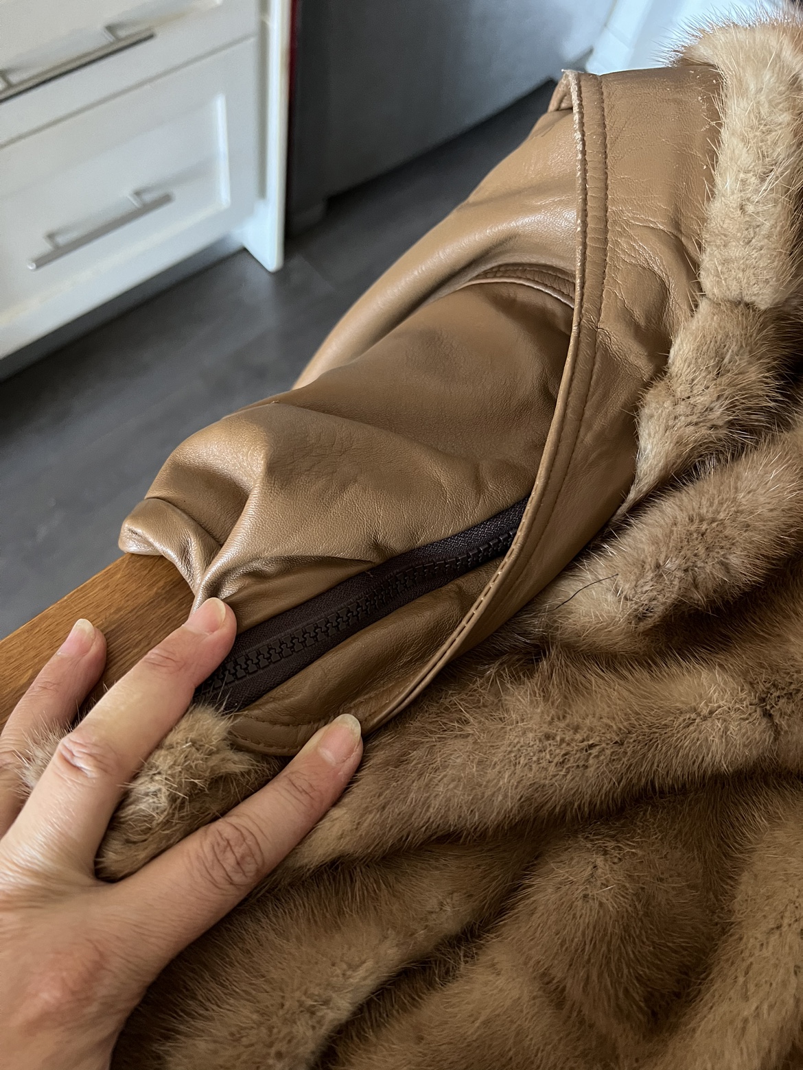 Vintage fur and leather coat / fur vest in golden cognac image indicator(6)