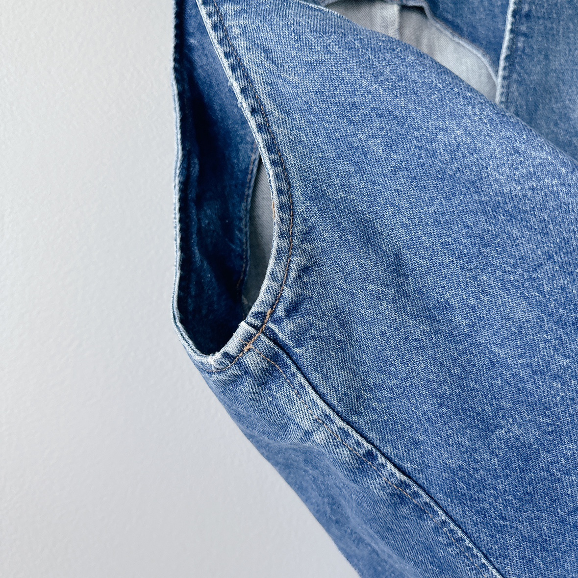 Agolde Denim Vest New with tags! Size XL Aritzia image indicator(9)