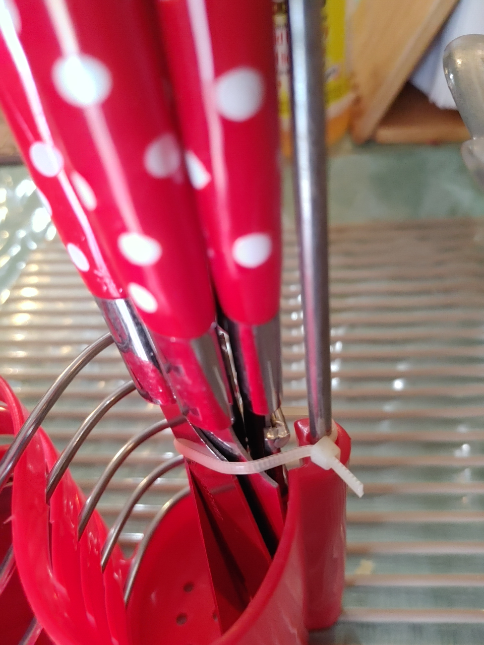 #freecycle Red polka dot cutlery set image indicator(2)