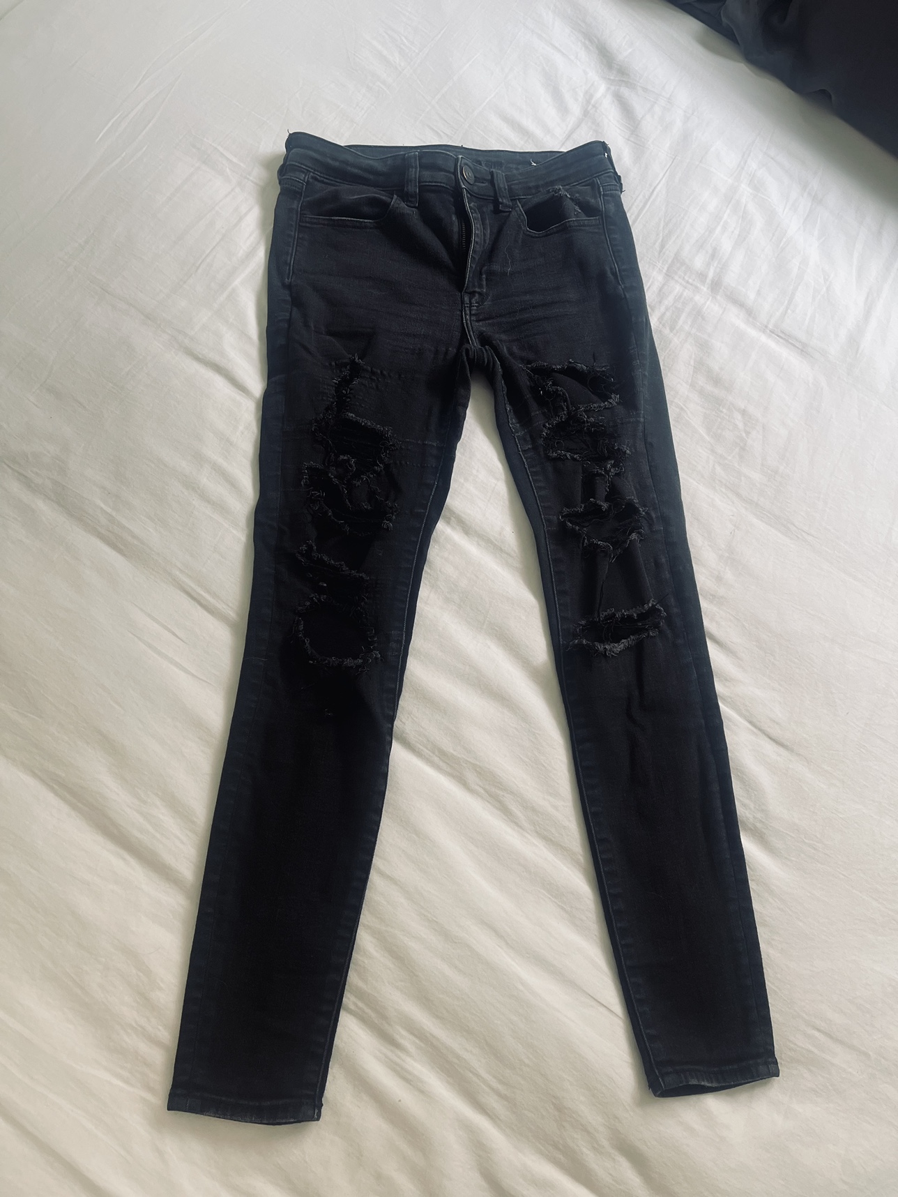 Black American Eagle ripped up jeans