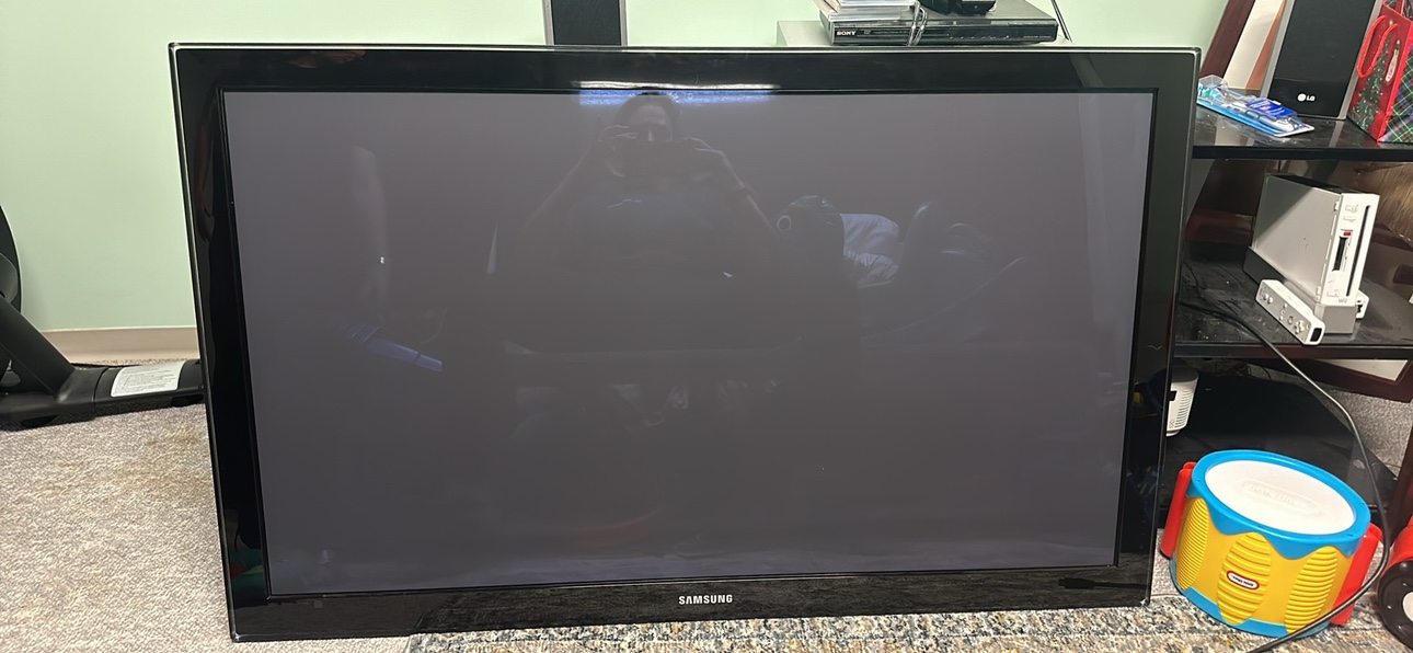 Samsung 50” TV with wall mount