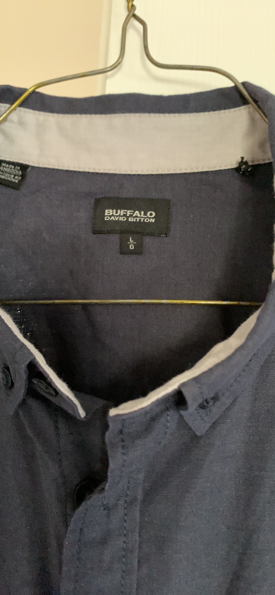 Men’s size Large 3 shirts image indicator(4)